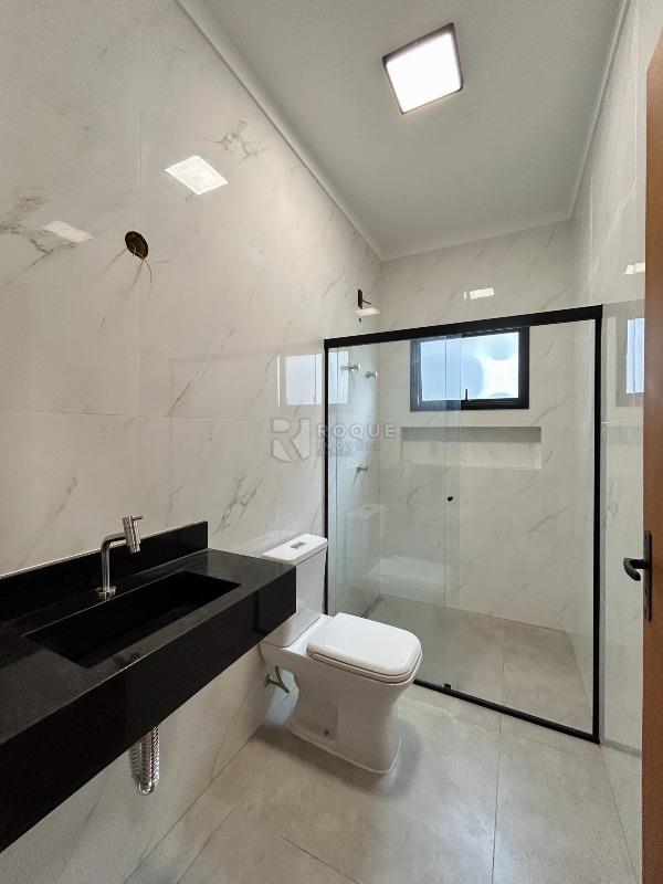 Casa Residencial para aluguel no bairro Jardim Lago Azul: WC social 