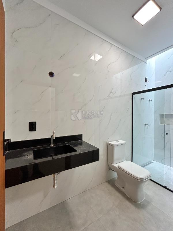 Casa Residencial para aluguel no bairro Jardim Lago Azul: WC suíte 