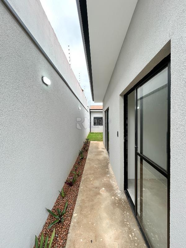 Casa Residencial para aluguel no bairro Jardim Lago Azul: Corredor 