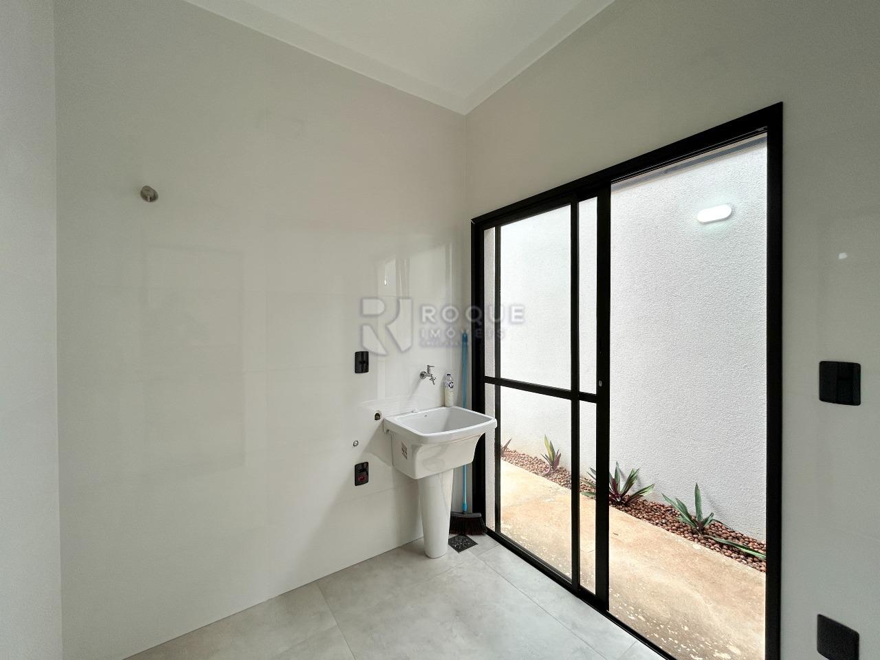 Casa Residencial para aluguel no bairro Jardim Lago Azul: Área de serviço 