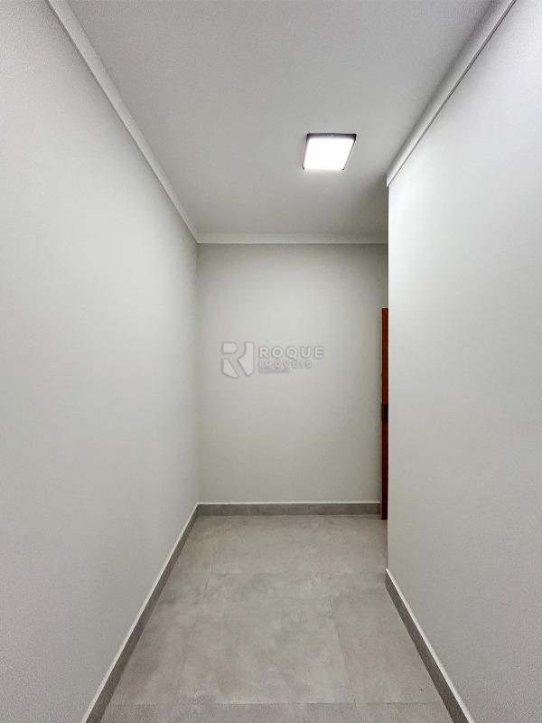 Casa Residencial para aluguel no bairro Jardim Lago Azul: Dormitório 3 suíte 