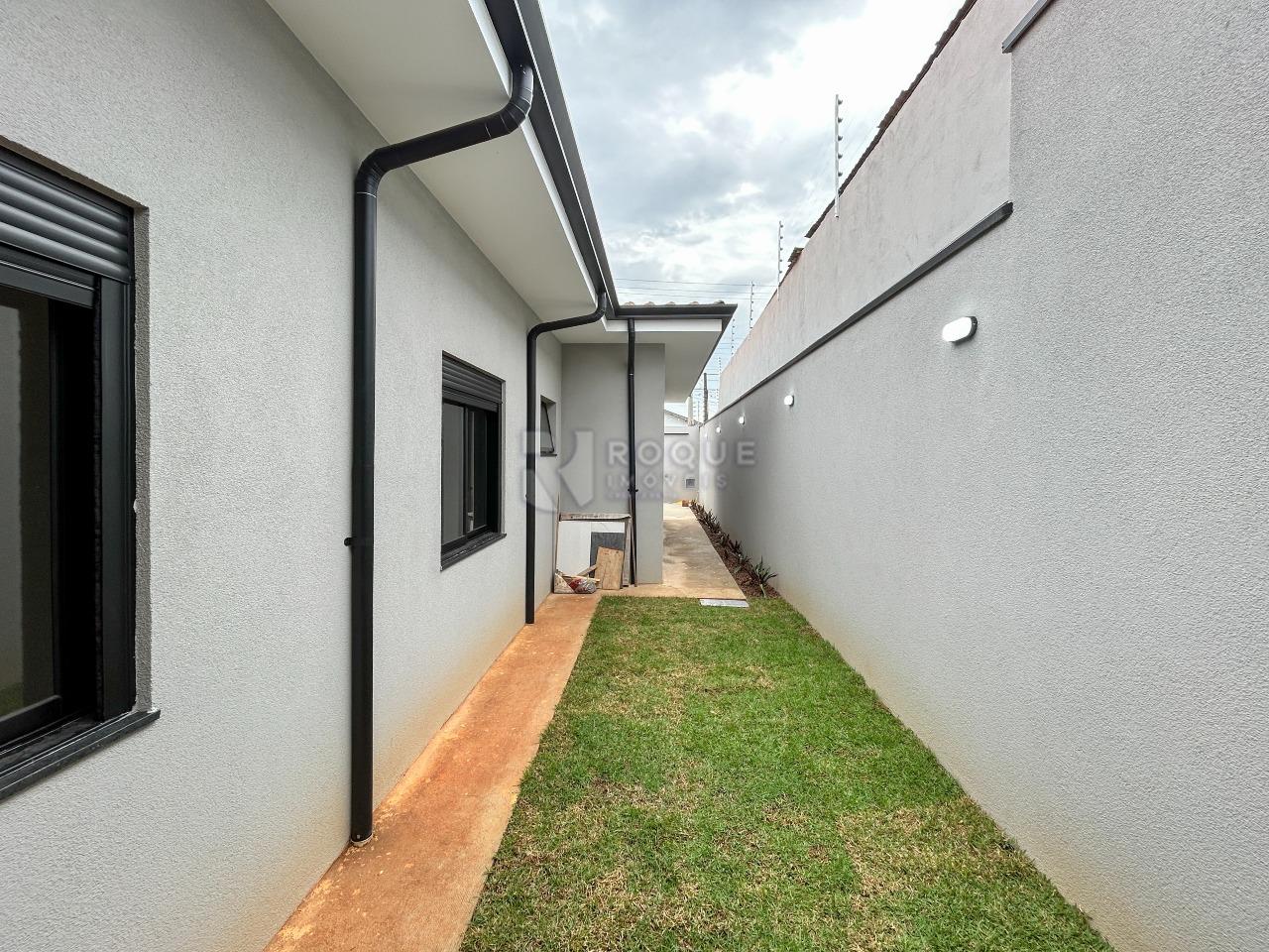 Casa Residencial para aluguel no bairro Jardim Lago Azul: Corredor 