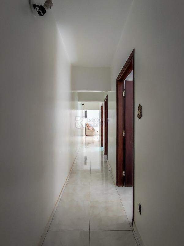 Casa Residencial para aluguel no bairro Vila Cristovam: CORREDOR INTERNO