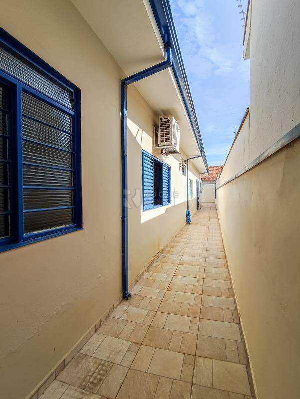 Casa Residencial para aluguel no bairro Vila Cristovam: CORREDOR LATERAL