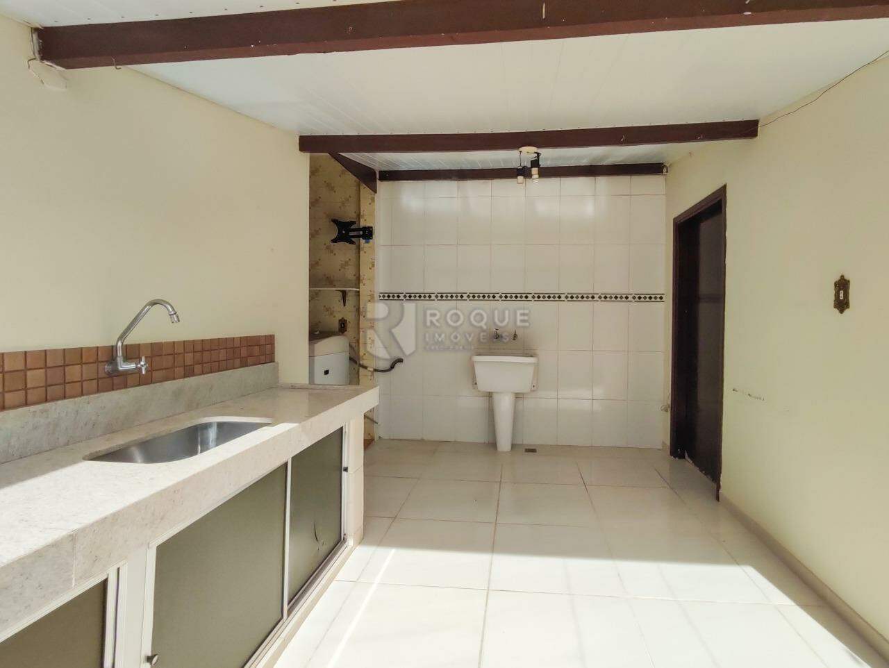 Casa Residencial para aluguel no bairro Vila Cristovam: LAVANDERIA