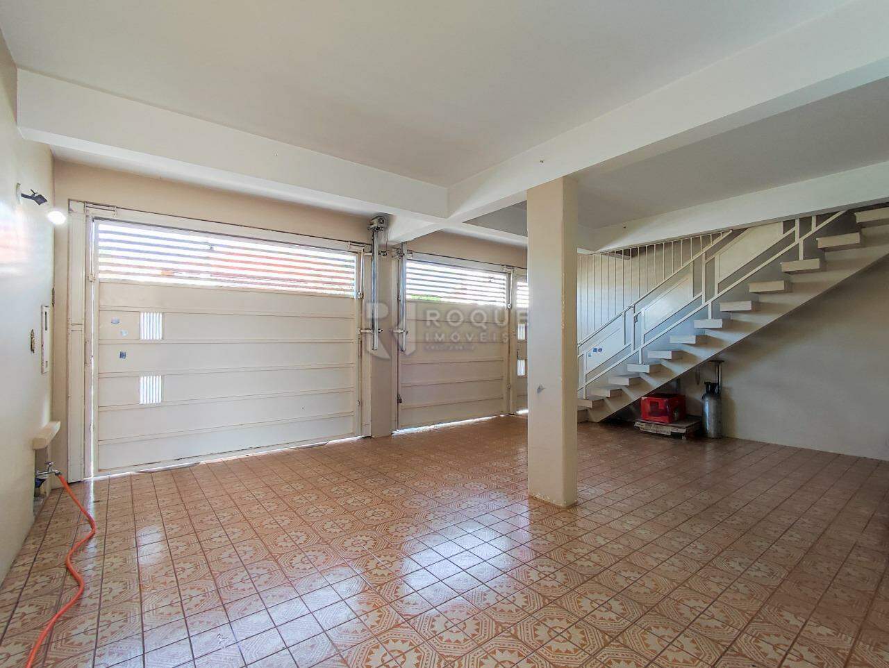 Casa Residencial para aluguel no bairro Vila Cristovam: GARAGEM