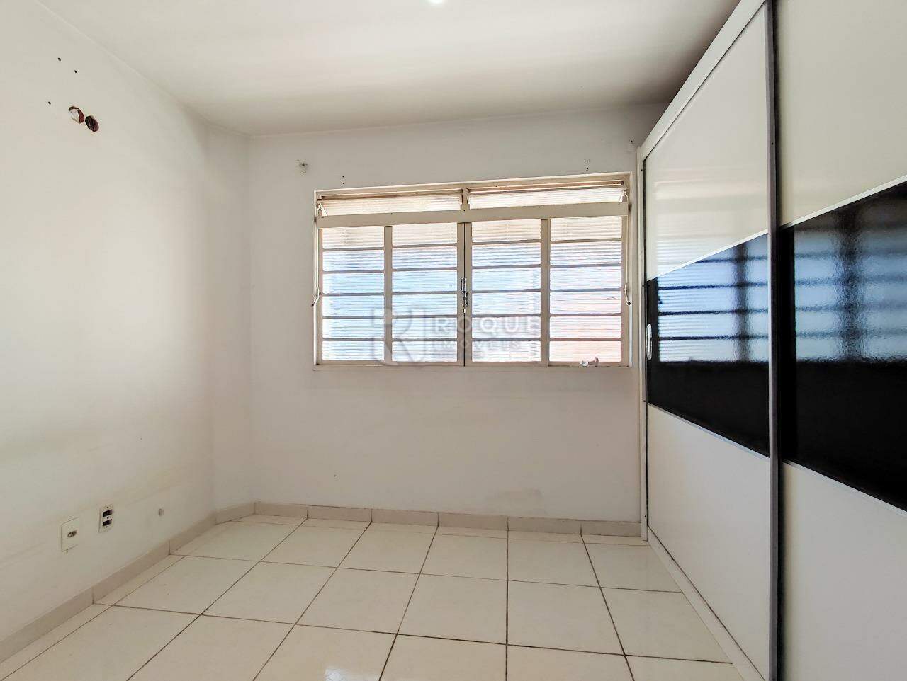 Casa Residencial para aluguel no bairro Vila Cristovam: SUÍTE