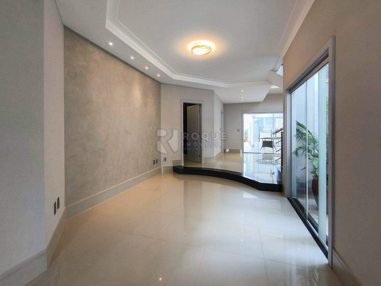 Casa em condomínio à venda no bairro Jardim Residencial Flora: SALA DE ESTAR