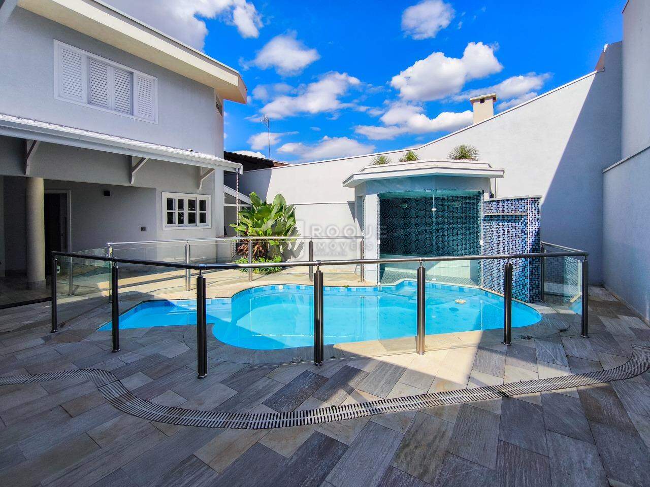 Casa em condomínio à venda no bairro Jardim Residencial Flora: PISCINA
