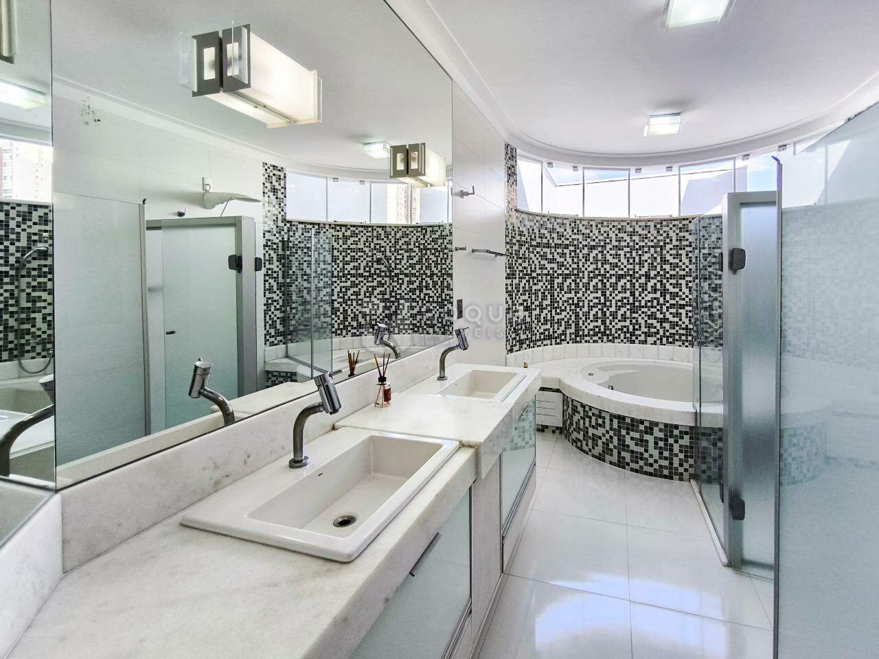 Casa em condomínio à venda no bairro Jardim Residencial Flora: WC SUÍTE 1