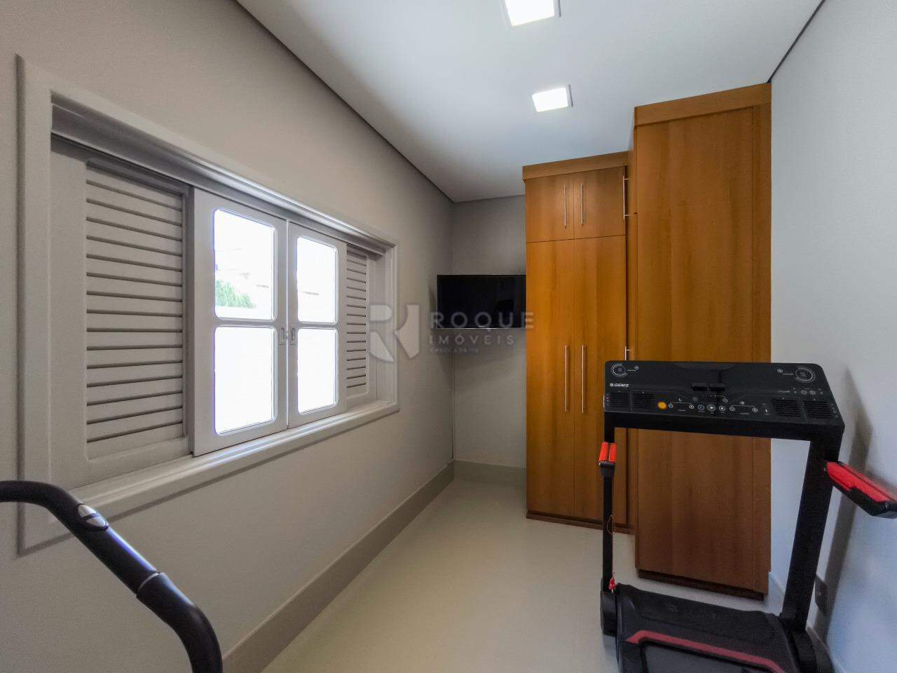 Casa em condomínio à venda no bairro Jardim Residencial Flora: CLOSET SUÍTE 3