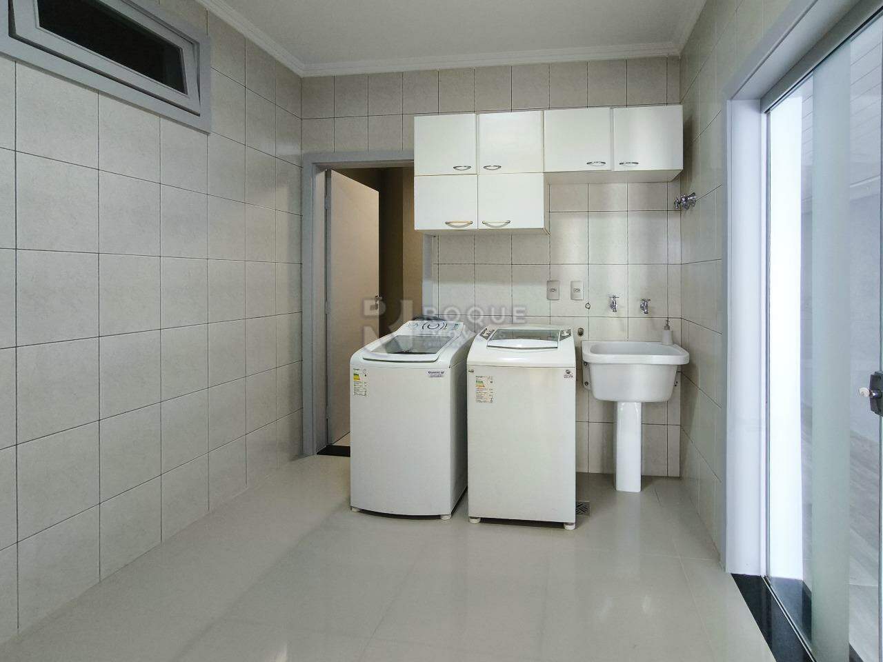 Casa em condomínio à venda no bairro Jardim Residencial Flora: ÁREA DE SERVIÇO