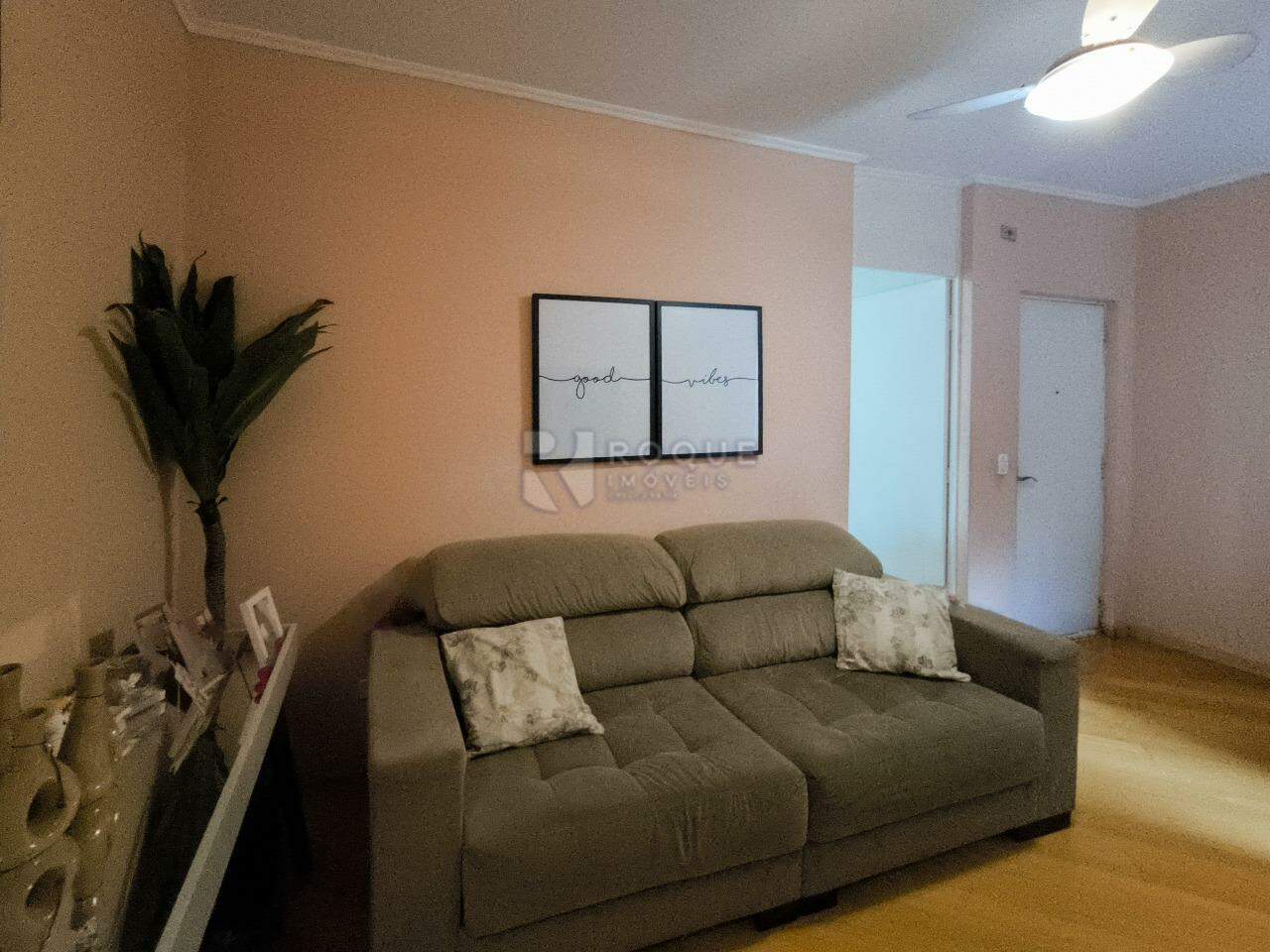 Apartamento à venda no bairro Vila Castelar: SALA DE ESTAR