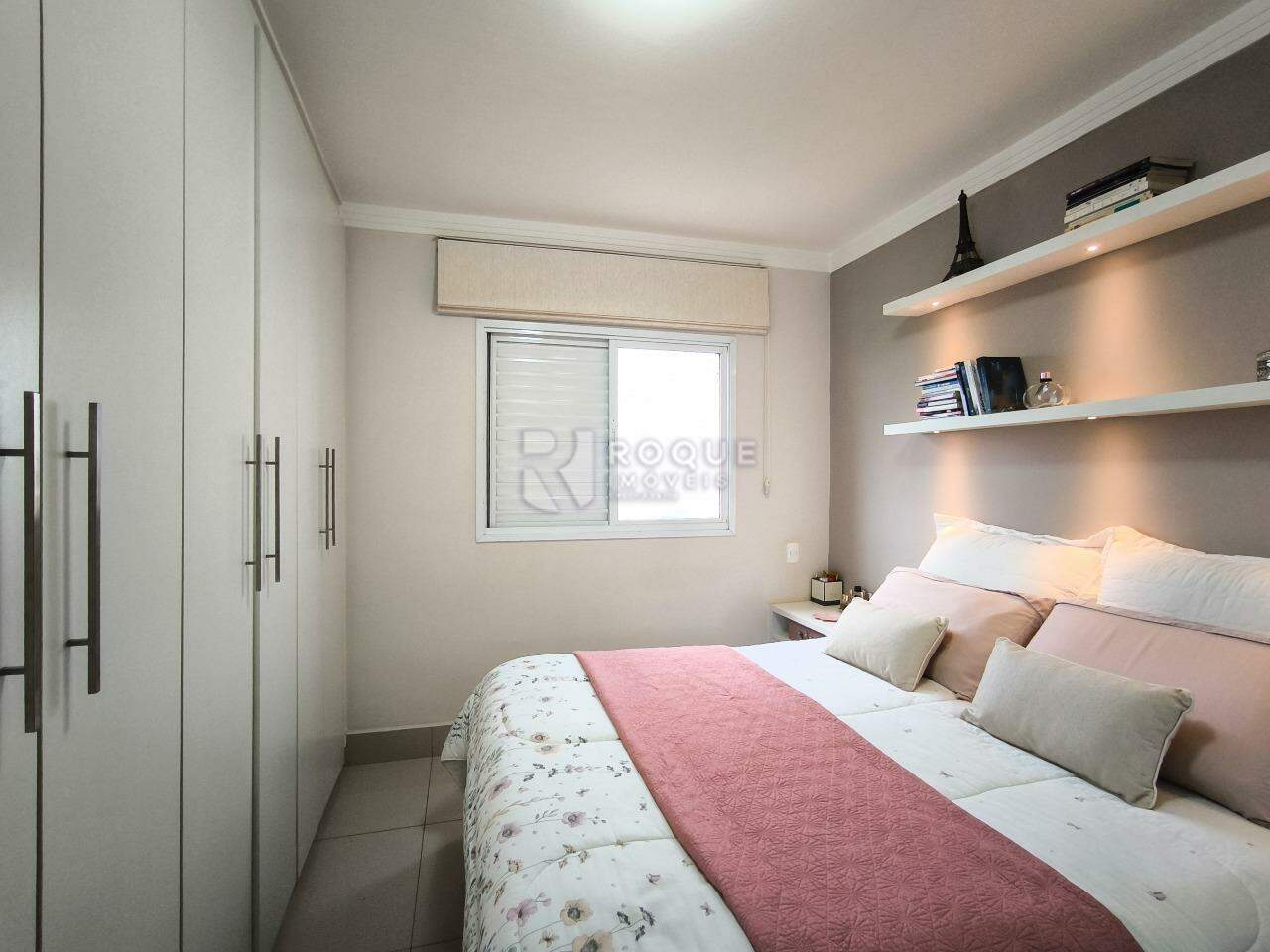 Apartamento à venda no bairro Jardim Residencial Francisco Cruãnes: SUÍTE