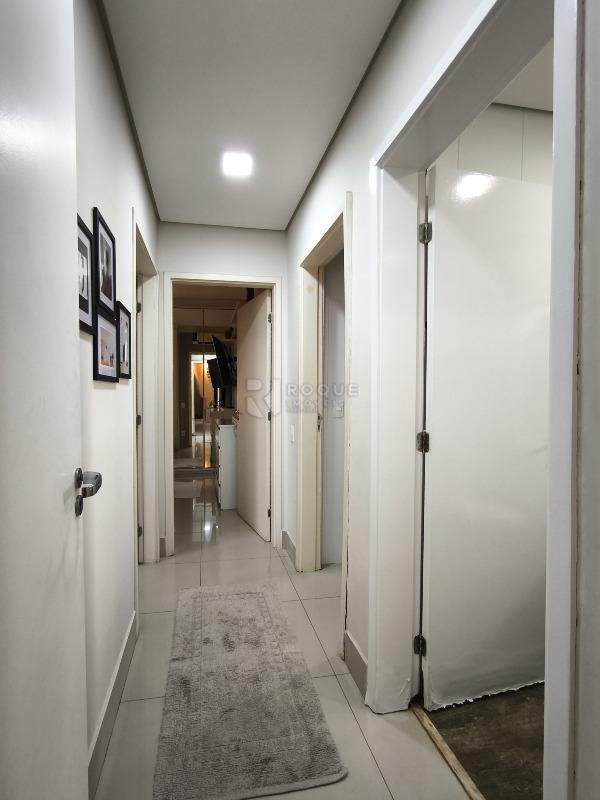 Apartamento à venda no bairro Jardim Residencial Francisco Cruãnes: CORREDOR INTERNO