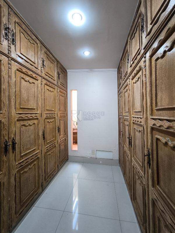 Casa Residencial à venda no bairro Cidade Jardim: CLOSET SUÍTE 1