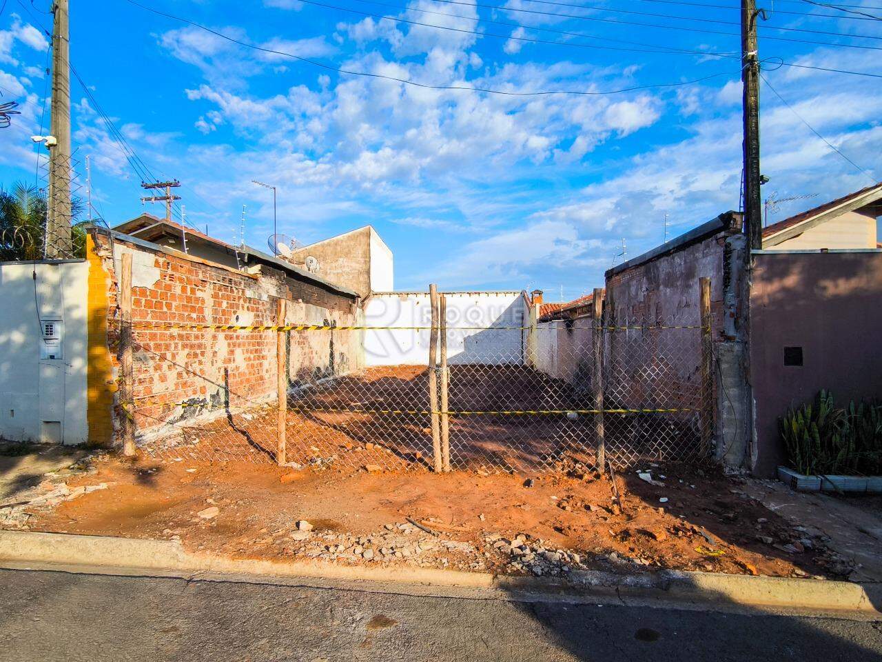 Terreno à venda no bairro Jardim das Palmeiras: FRENTE
