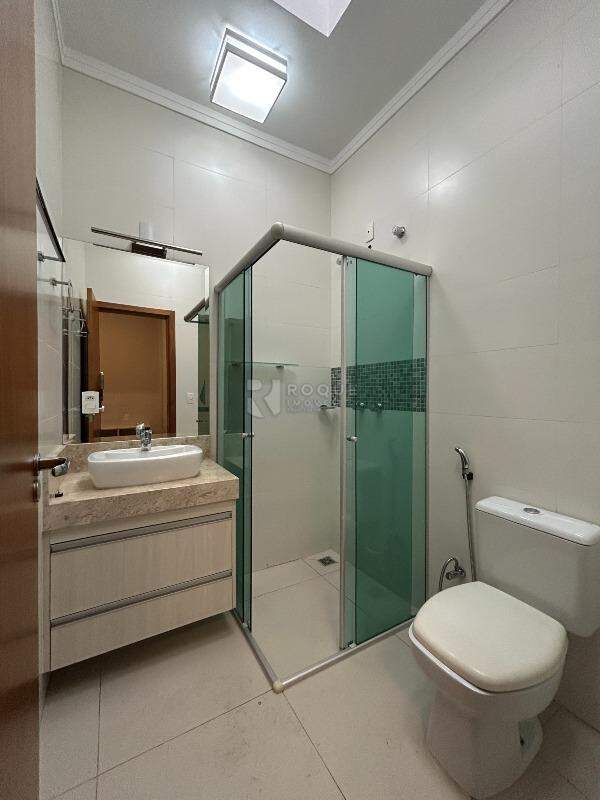 Casa em condomínio para aluguel no bairro Parque Residencial Roland: WC suíte 2