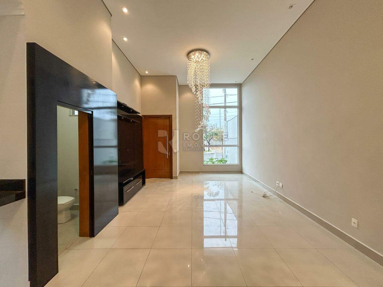 Casa em condomínio para aluguel no bairro Parque Residencial Roland: Sala 