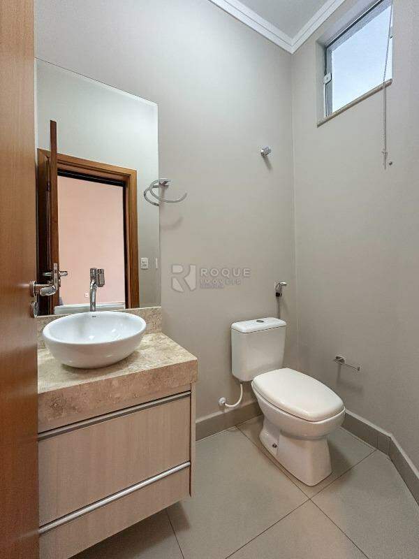Casa em condomínio para aluguel no bairro Parque Residencial Roland: Lavabo 