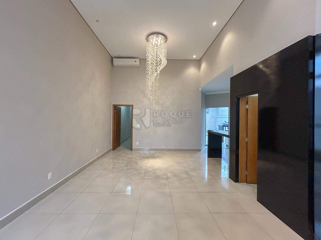 Casa em condomínio para aluguel no bairro Parque Residencial Roland: Sala 