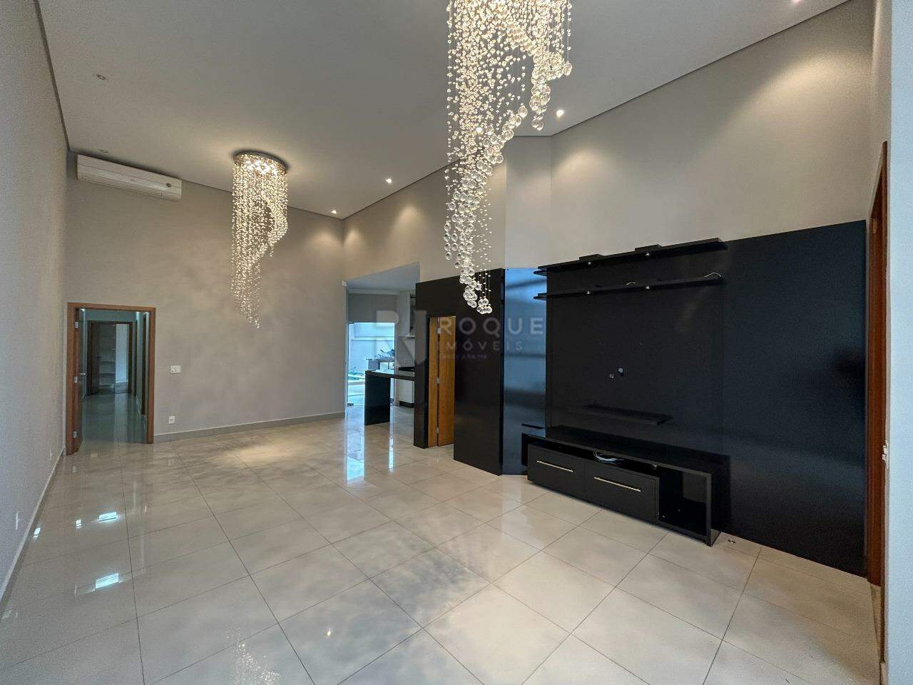 Casa em condomínio para aluguel no bairro Parque Residencial Roland: Sala 