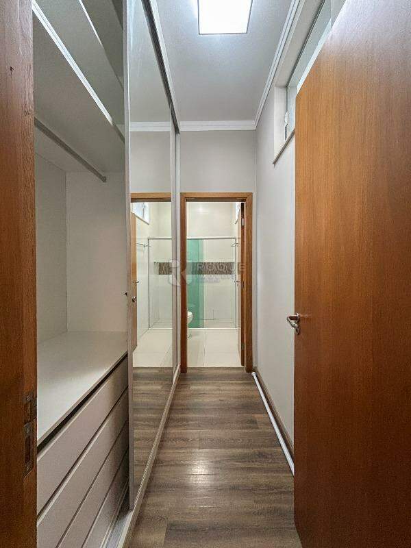 Casa em condomínio para aluguel no bairro Parque Residencial Roland: Closet suíte 3