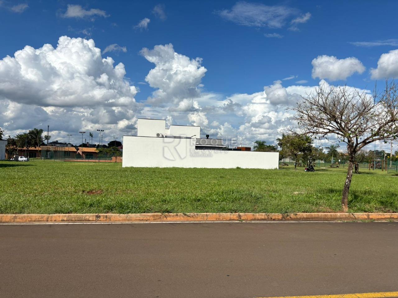 Terreno em condomínio à venda no bairro Residenciais Fazenda Itapema: 
