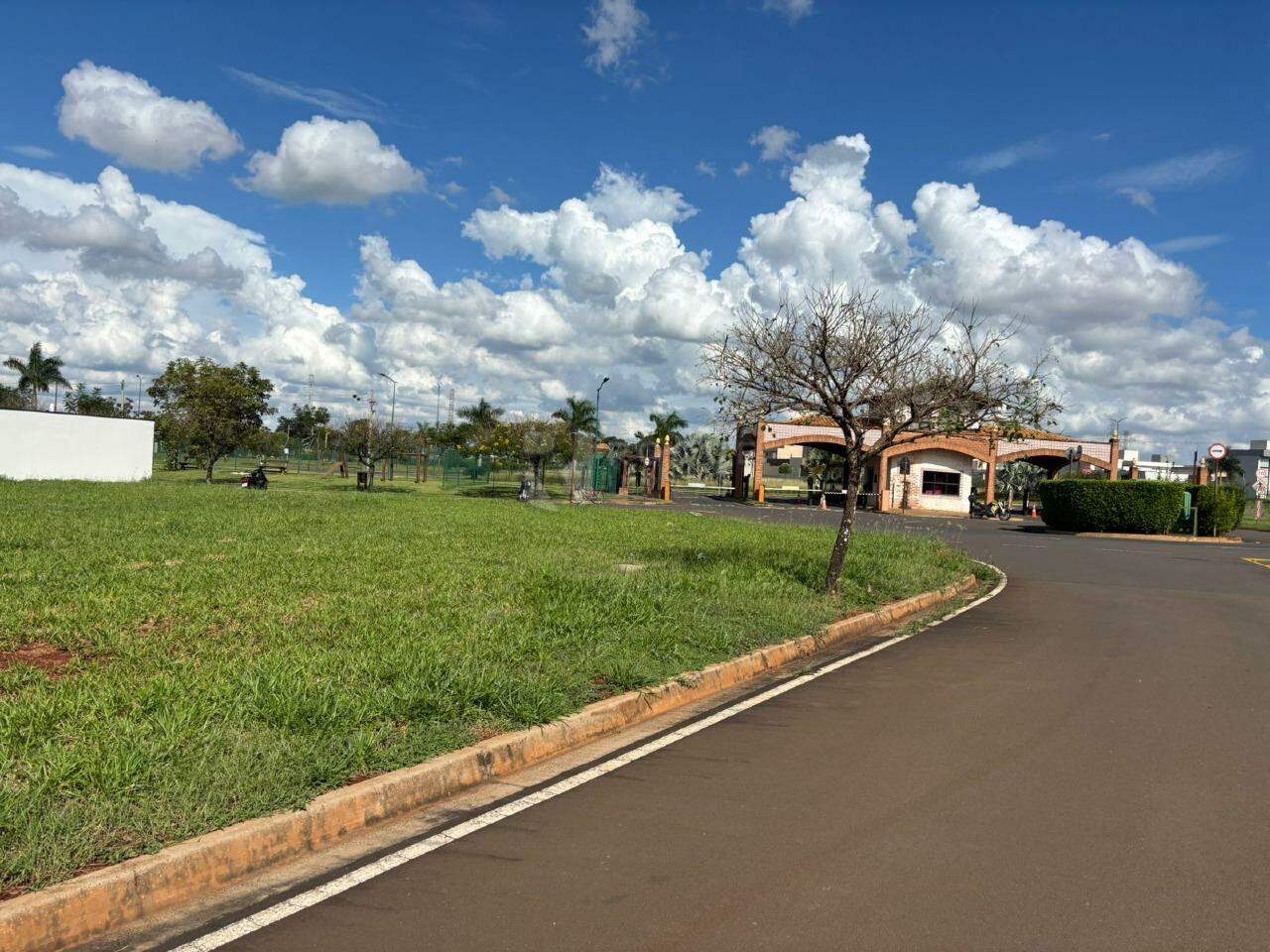 Terreno em condomínio à venda no bairro Residenciais Fazenda Itapema: 