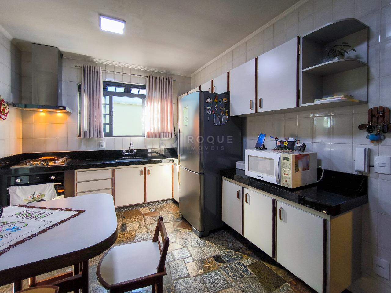 Casa em condomínio à venda no bairro Jardim Florença: COZINHA