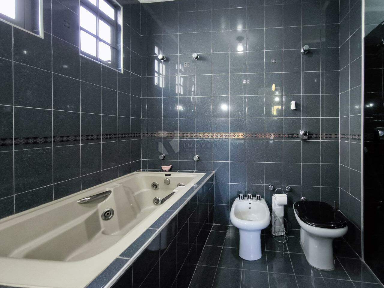 Casa em condomínio à venda no bairro Jardim Florença: WC SUÍTE