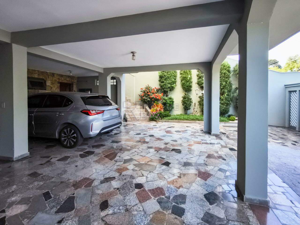 Casa em condomínio à venda no bairro Jardim Florença: GARAGEM