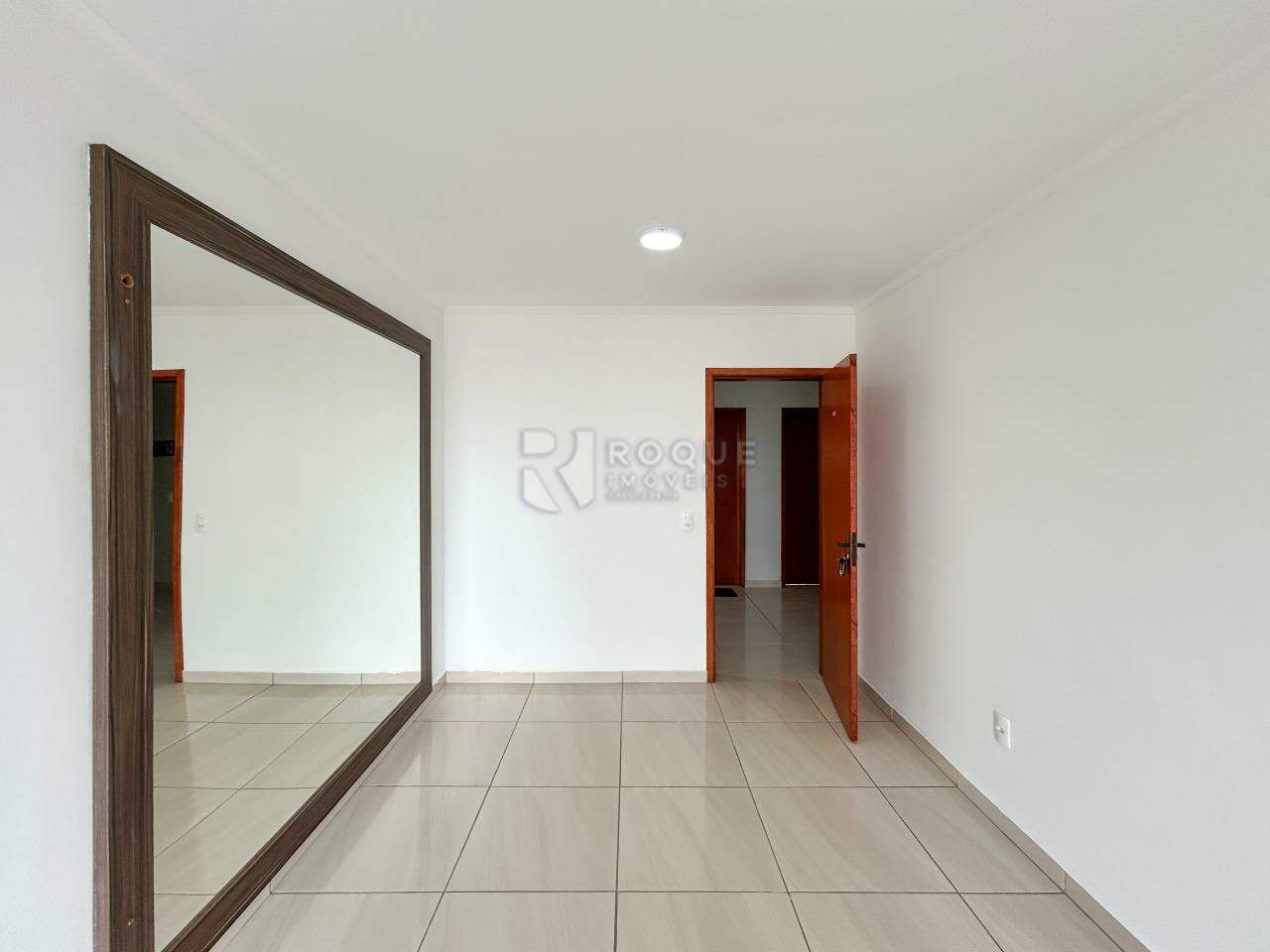 Apartamento à venda no bairro Jardim Ouro Verde: Sala