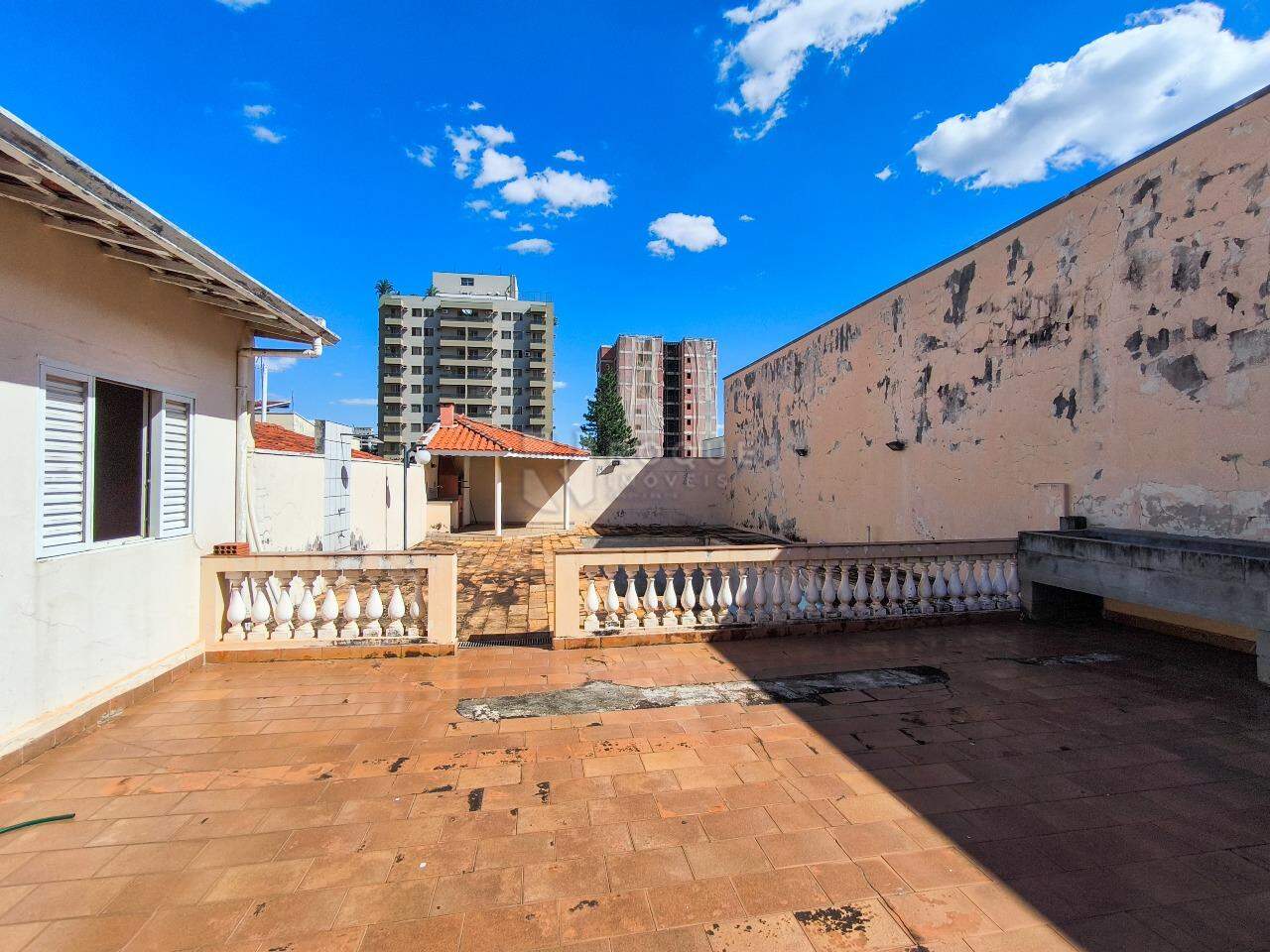 Prédio Comercial à venda no bairro CENTRO: QUINTAL
