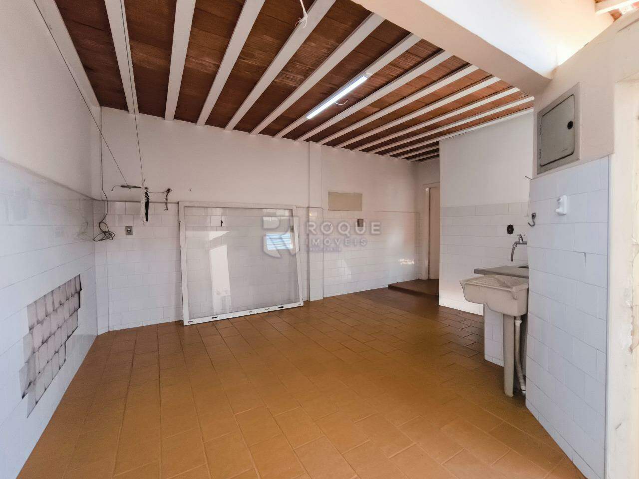 Prédio Comercial à venda no bairro CENTRO: ÁREA DE SERVIÇO