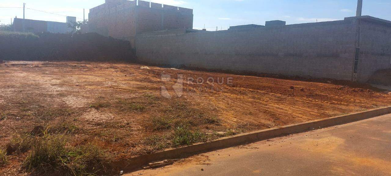 Terreno à venda no bairro Jardim Campo Verde I: 