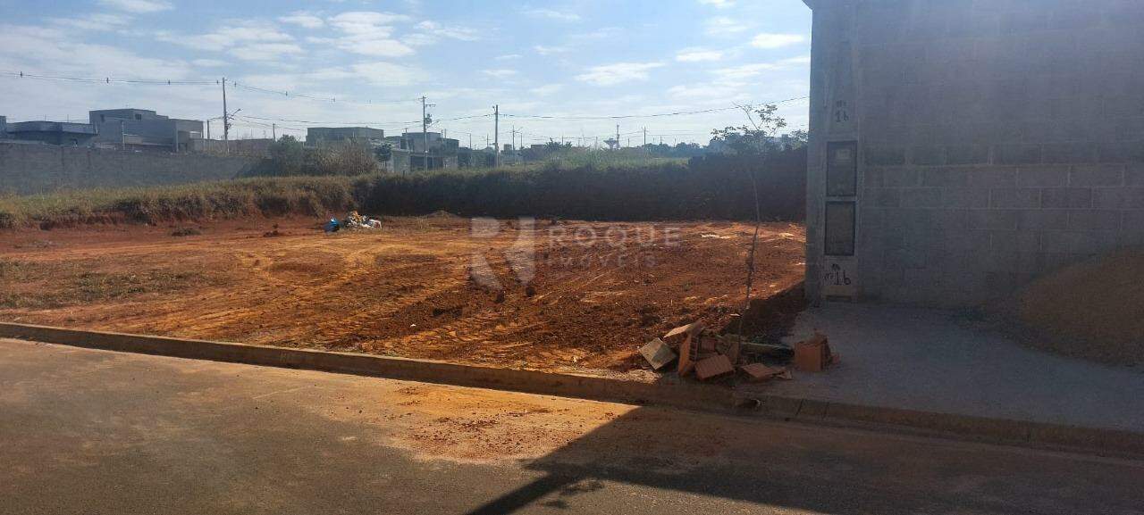 Terreno à venda no bairro Jardim Campo Verde I: 