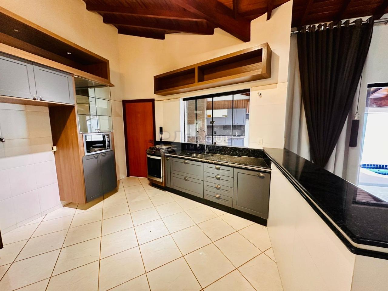 Casa em condomínio à venda no bairro Parque Residencial Roland: COZINHA