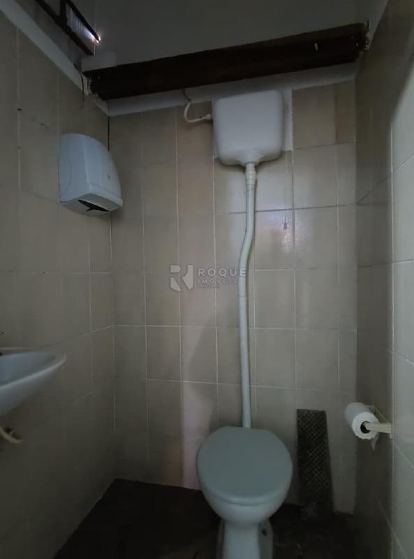 Salão para aluguel no bairro Parque Residencial Abílio Pedro: Wc social 