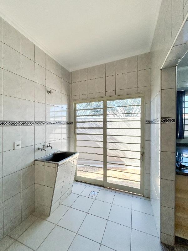 Casa Residencial para aluguel no bairro Jardim Caieira: Área de serviço 