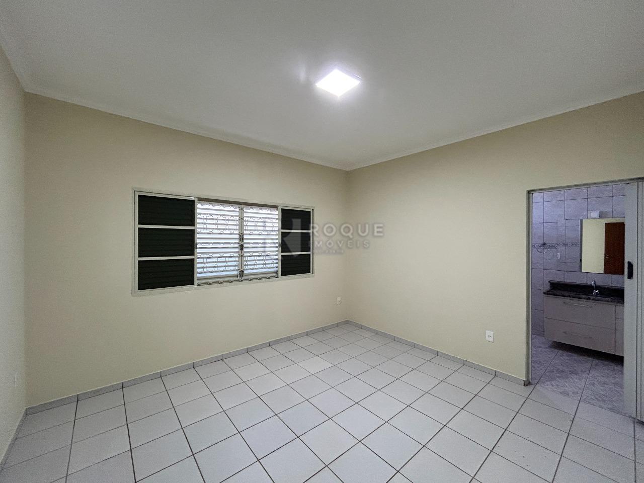 Casa Residencial para aluguel no bairro Jardim Caieira: Dormitório 3 suíte 