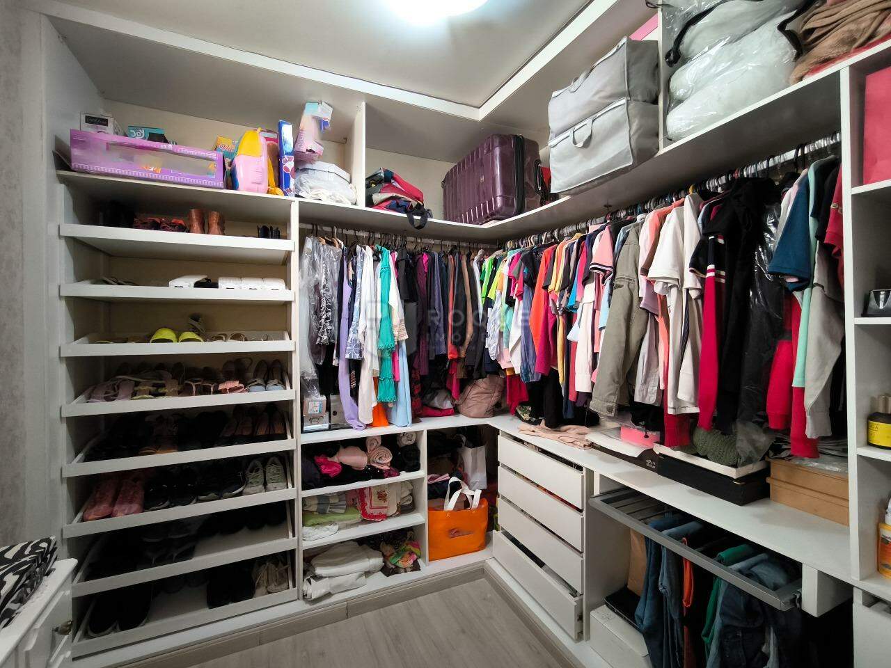 Casa Residencial à venda no bairro Jardim Ipanema: CLOSET DORMITÓRIO 1