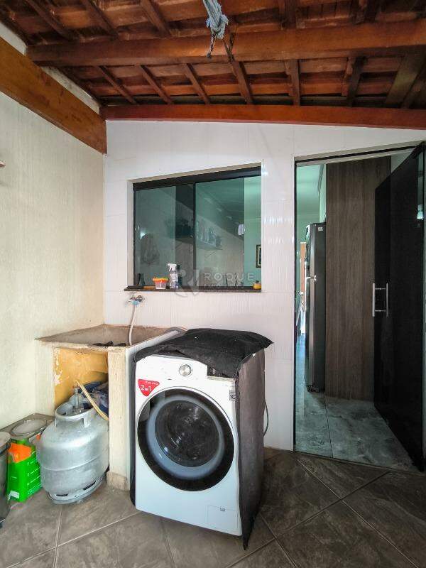 Casa Residencial à venda no bairro Jardim Ipanema: LAVANDERIA