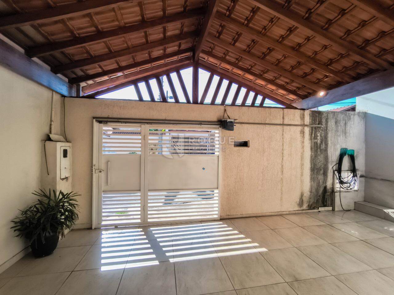 Casa Residencial à venda no bairro Jardim Ipanema: PORTÃO AUTOMÁTICO