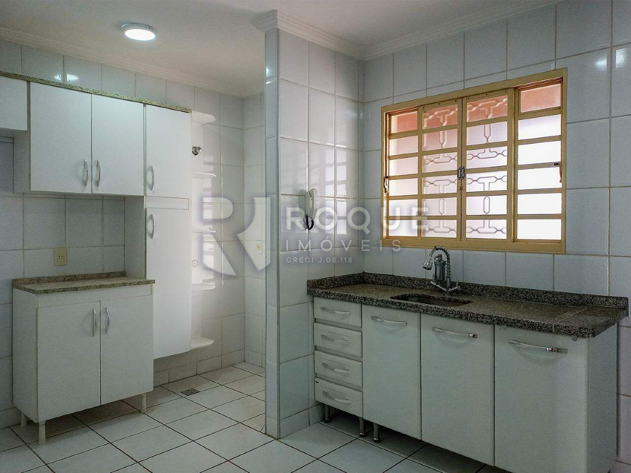Casa Residencial à venda no bairro Jardim São Roque: Cozinha 