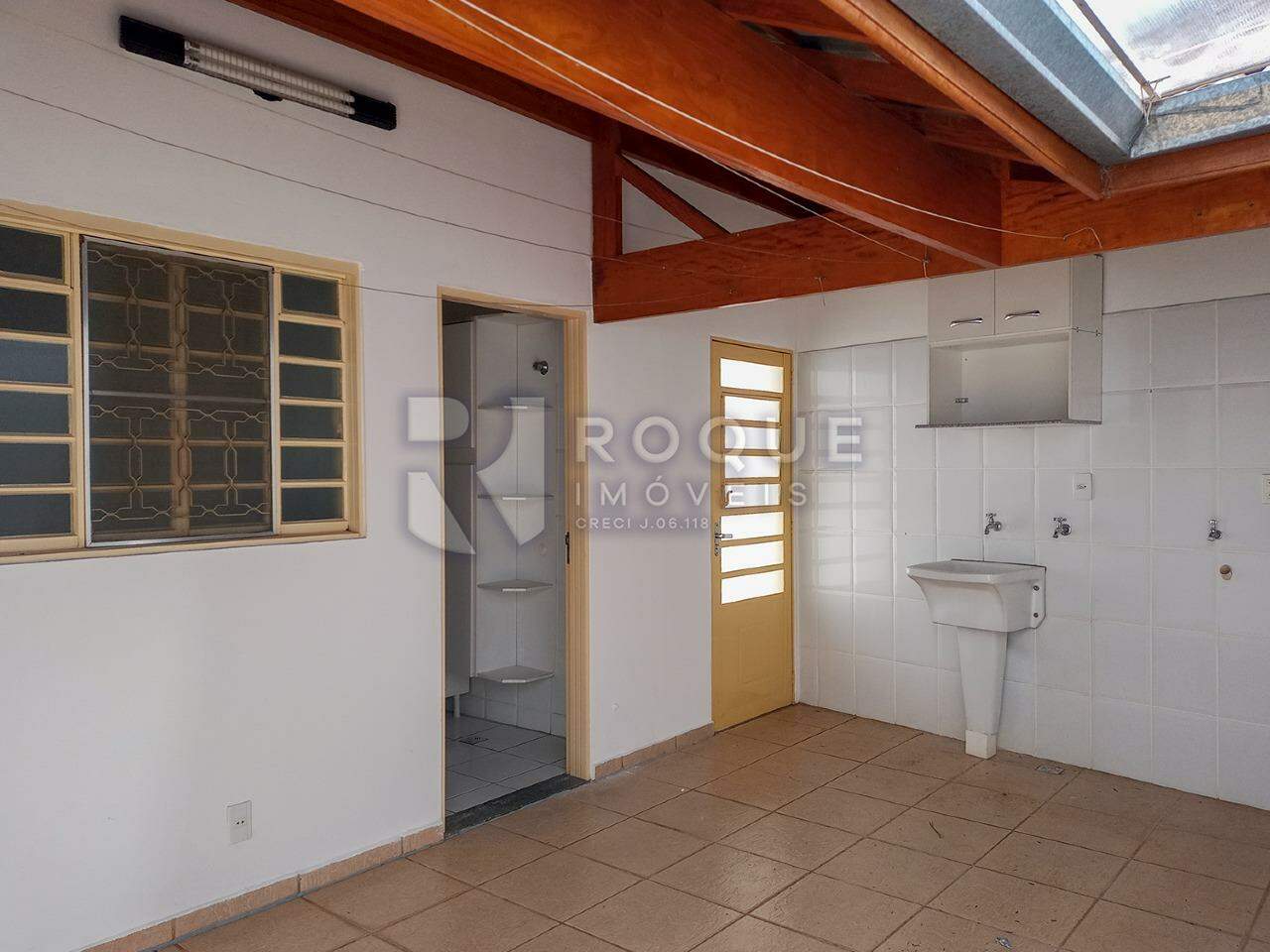 Casa Residencial à venda no bairro Jardim São Roque: Área de serviço 