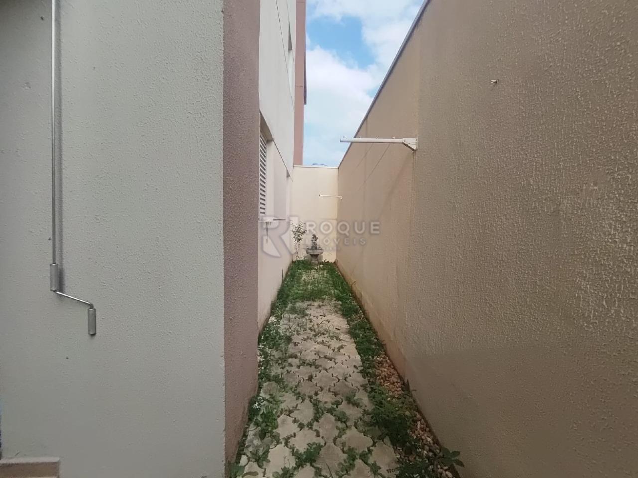 Apartamento para aluguel no bairro Desmembramento Oscar Antonio Breda: Quintal