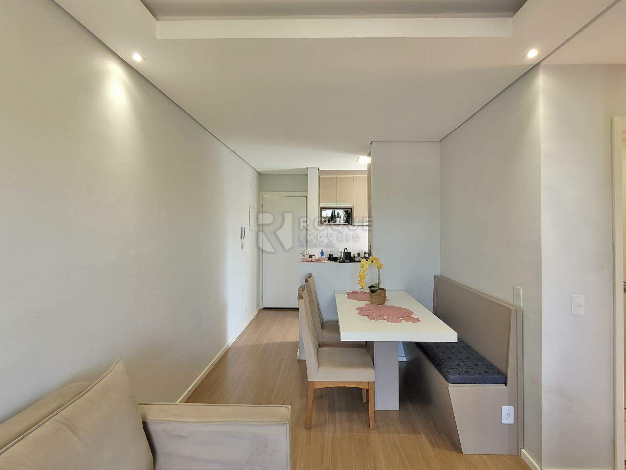 Apartamento à venda no bairro Vila Teixeira Marques: Sala