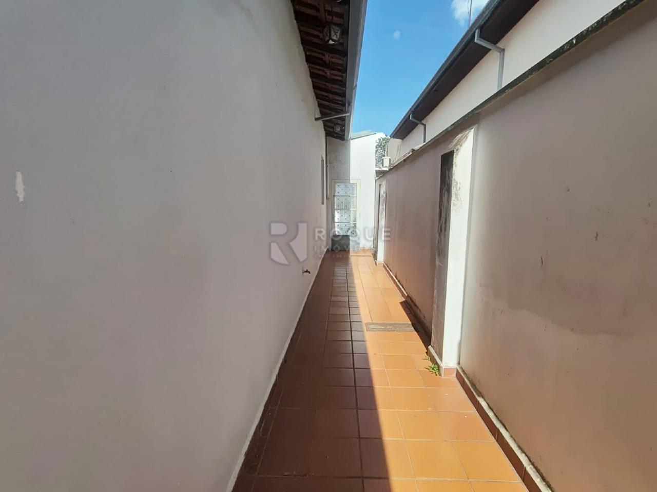 Casa Comercial para aluguel no bairro Centro: Quintal