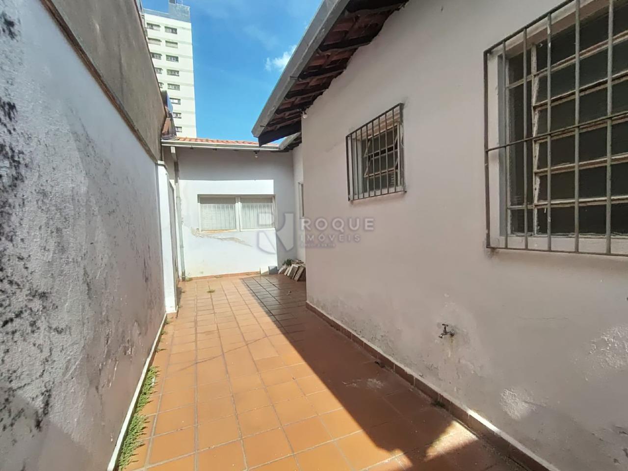 Casa Comercial para aluguel no bairro Centro: Quintal
